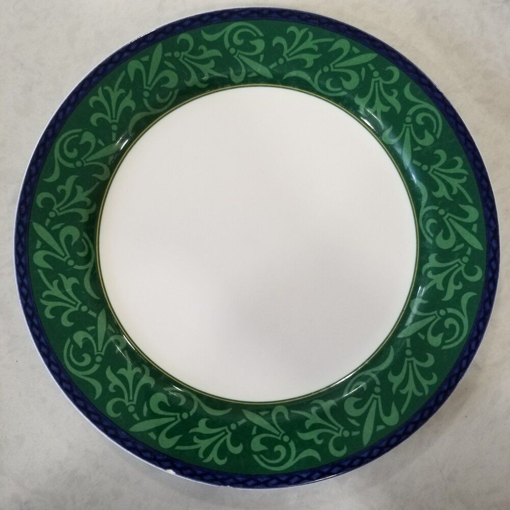 Casual Victoria & Beale porcelain dinner plate discontinued Fleur de Lis #9037